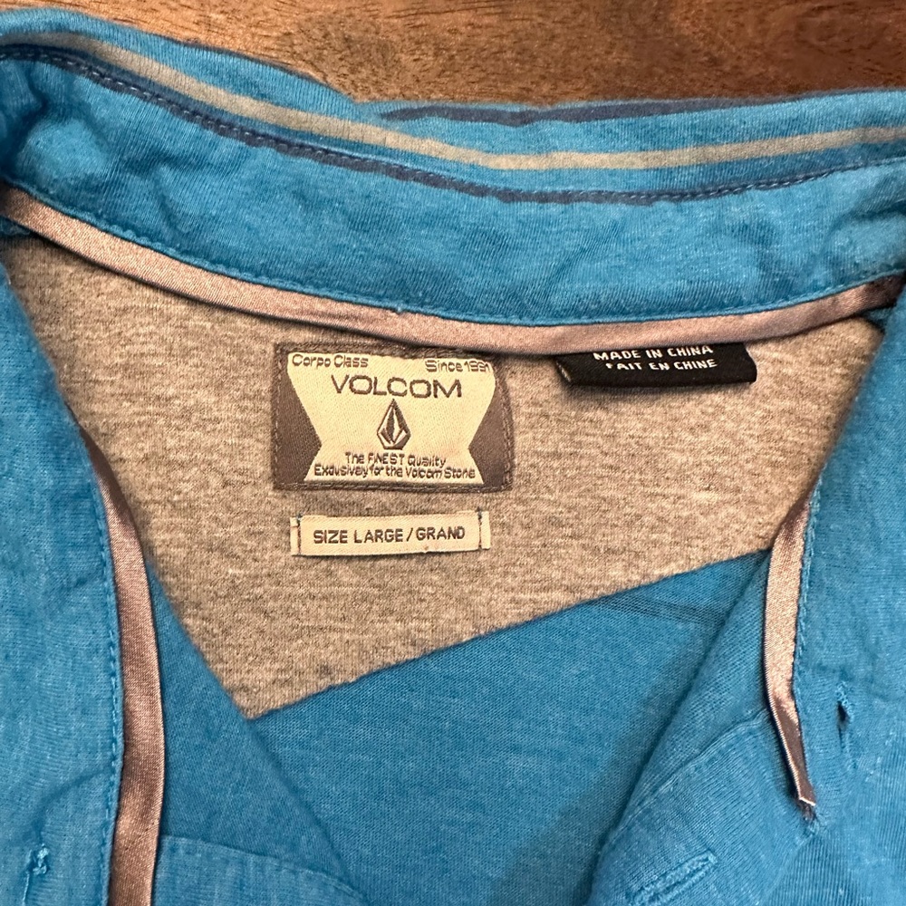 Volcom men’s polo - Picture 2 of 4